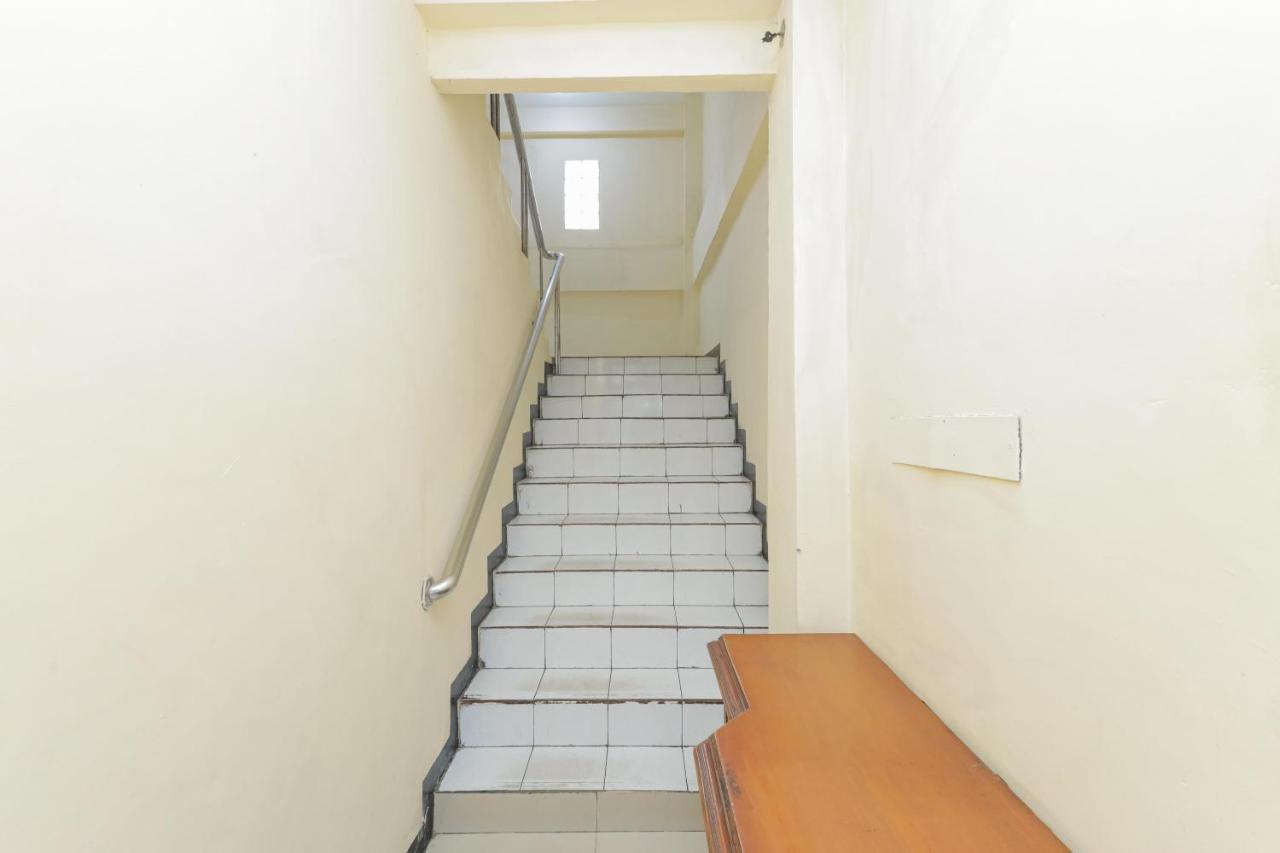 Hotel Reddoorz Syariah Near Stasiun Karet Jakarta Exterior foto