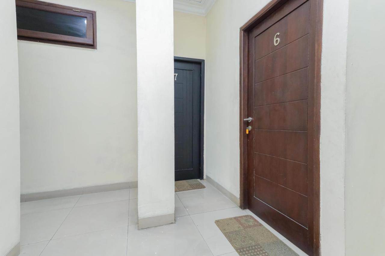 Hotel Reddoorz Syariah Near Stasiun Karet Jakarta Exterior foto