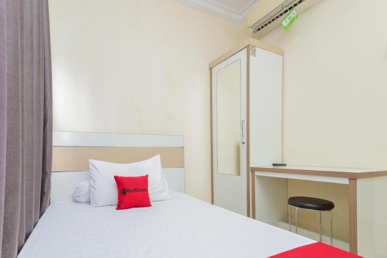 Hotel Reddoorz Syariah Near Stasiun Karet Jakarta Exterior foto