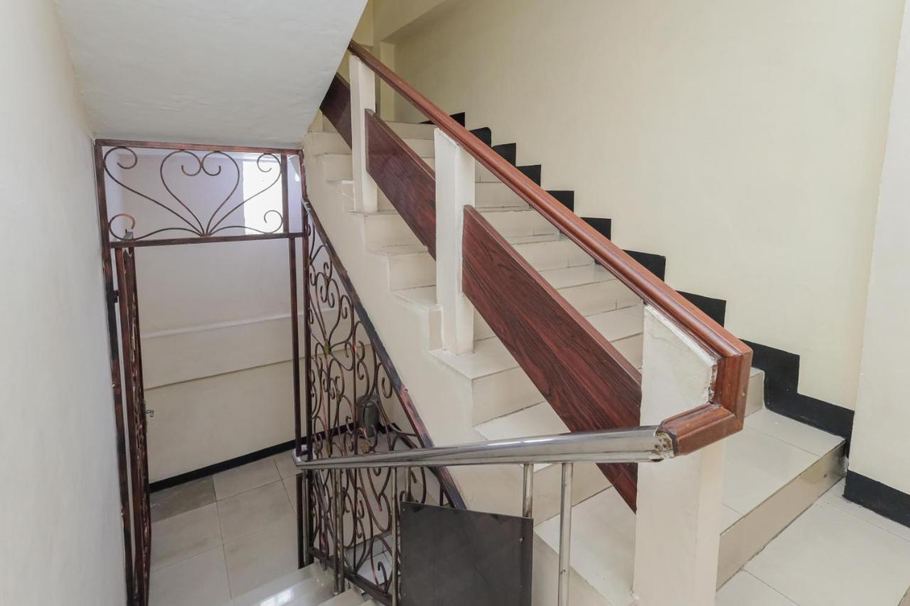 Hotel Reddoorz Syariah Near Stasiun Karet Jakarta Exterior foto